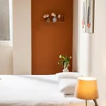 Spacious Located In The Pedestrian Zone 아파트 니코시아